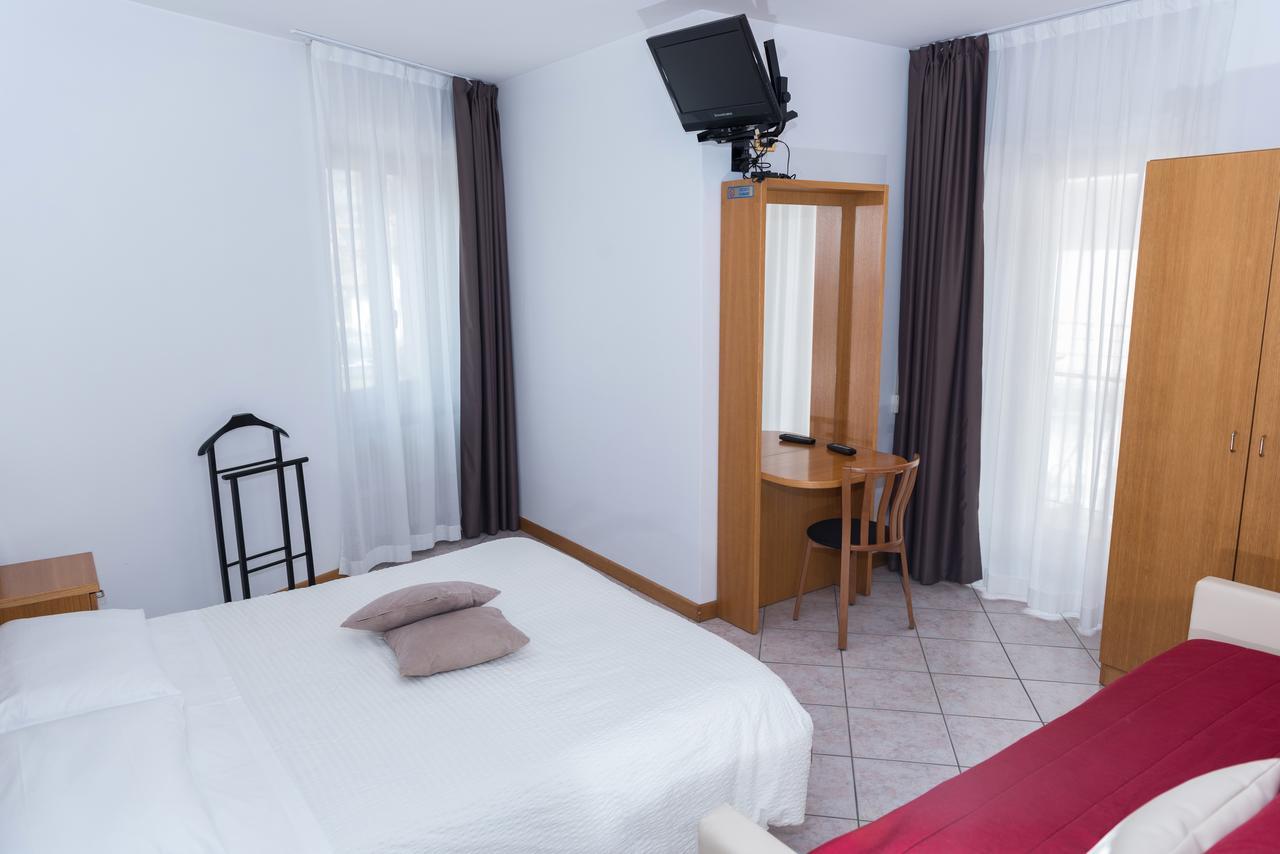 Albergo Ristorante Da Neni 모리 외부 사진